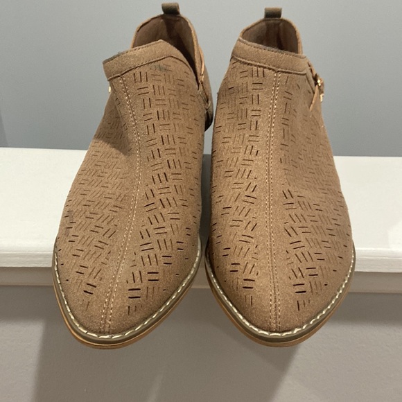 Tan booties pointed toes thick sticking and breathable weaving 10w C est. 1946 - Picture 7 of 14